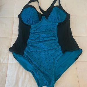 TERRA & SKY 14W stunning teal and black one piece swim suit flattering style